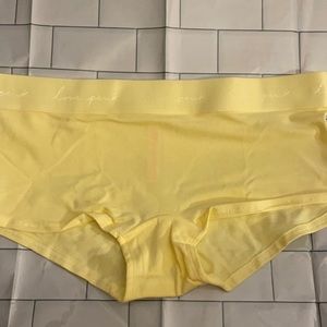 NWT VS PINK BOYSHORT
